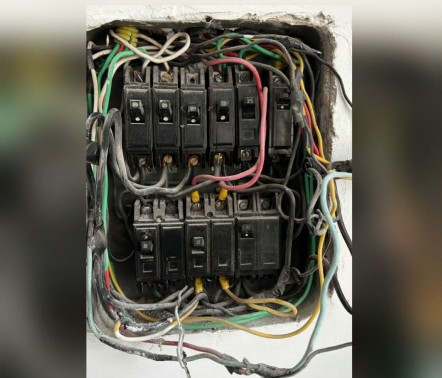 Quadro elétrico antes da modernização